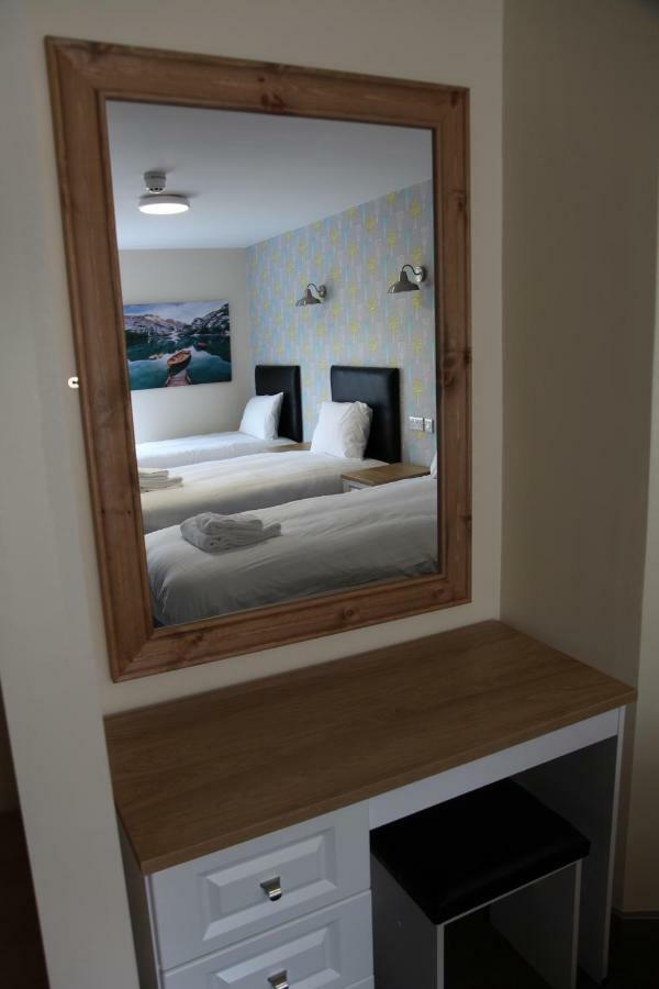 Liberal House Tamworth Hotel ภายนอก รูปภาพ